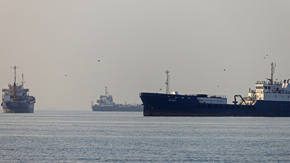 Iran halts talks with US says it will close Bab elMandeb Strait: Report