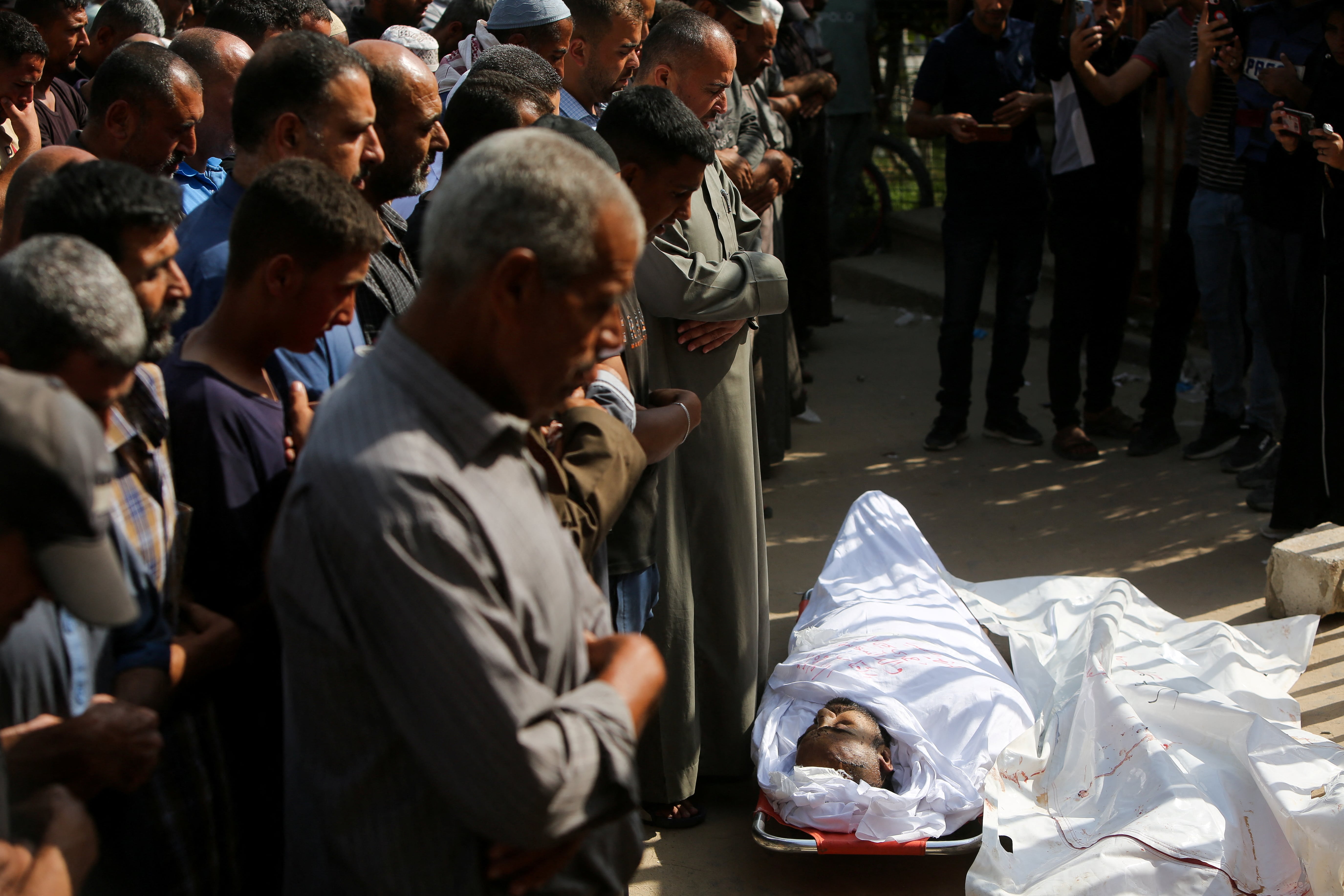 Palestinian doctor who lost nine children in Israeli attack dies from wounds020 Palestinian doctor who lost nine children in Israeli attack dies from wounds