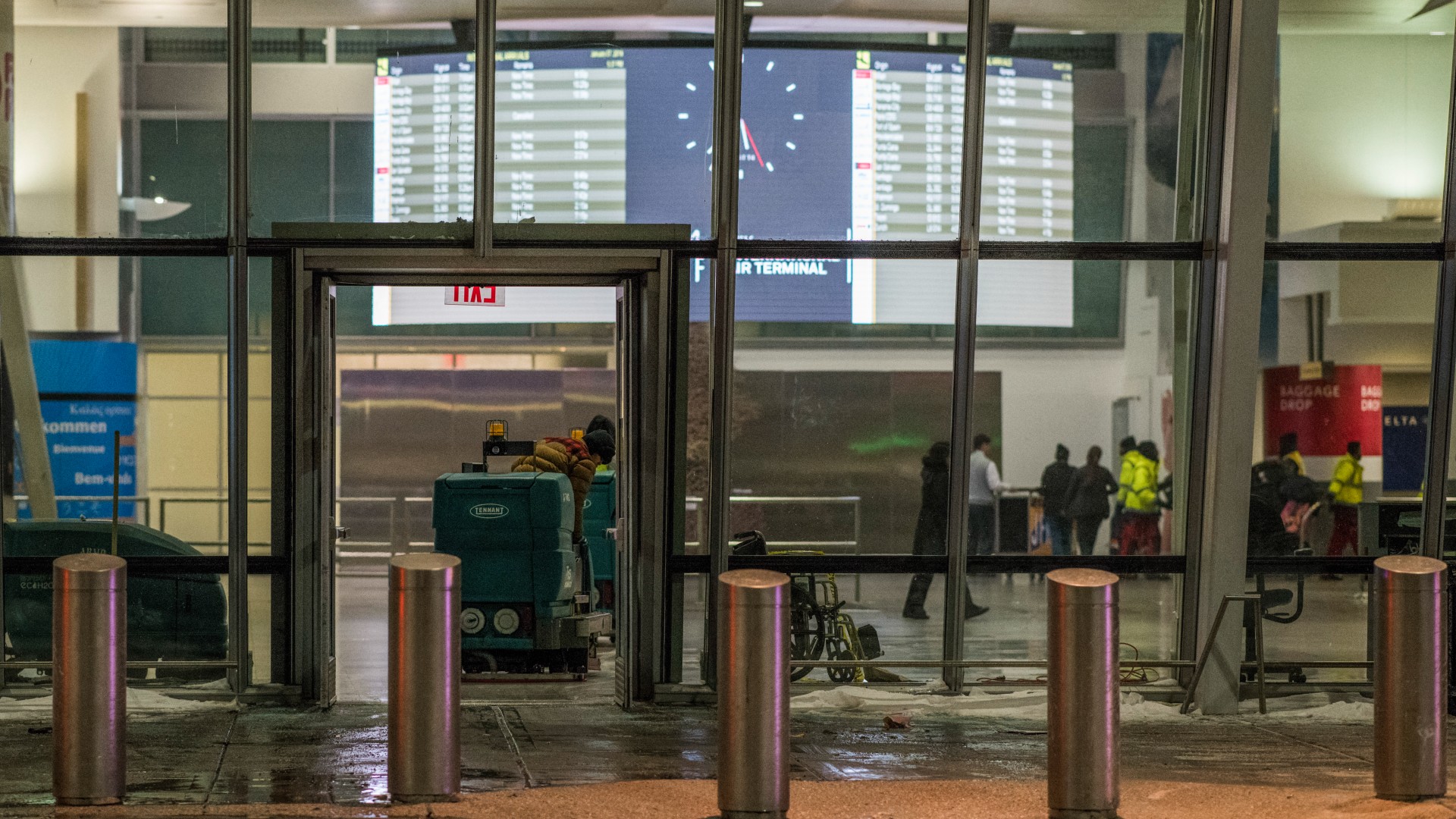 International visitors to US decrease by 11 percent in March020 International visitors to US decrease by 11 percent in March