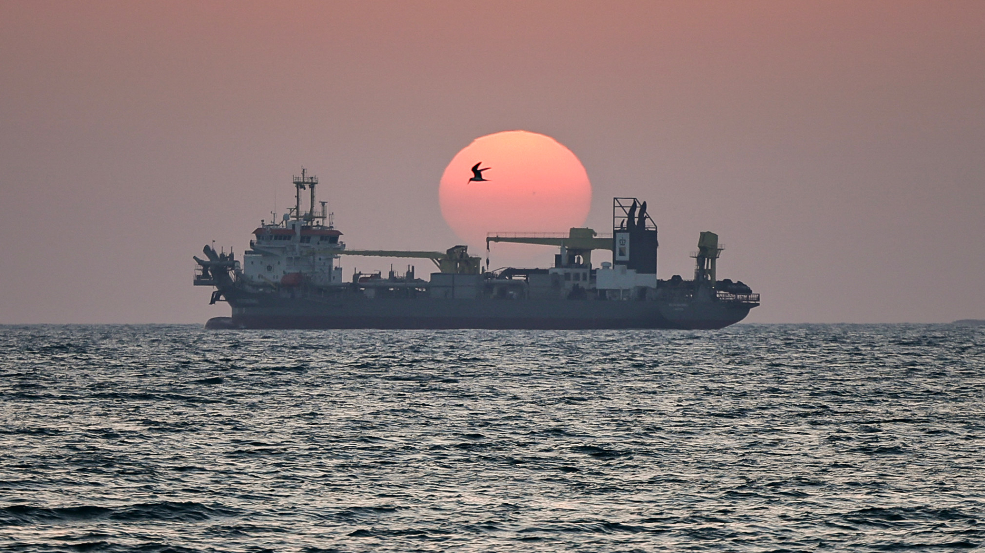 Iranian press review: Calls grow to maintain military pressure on Gulf states020 Iranian press review: Calls grow to maintain military pressure on Gulf states