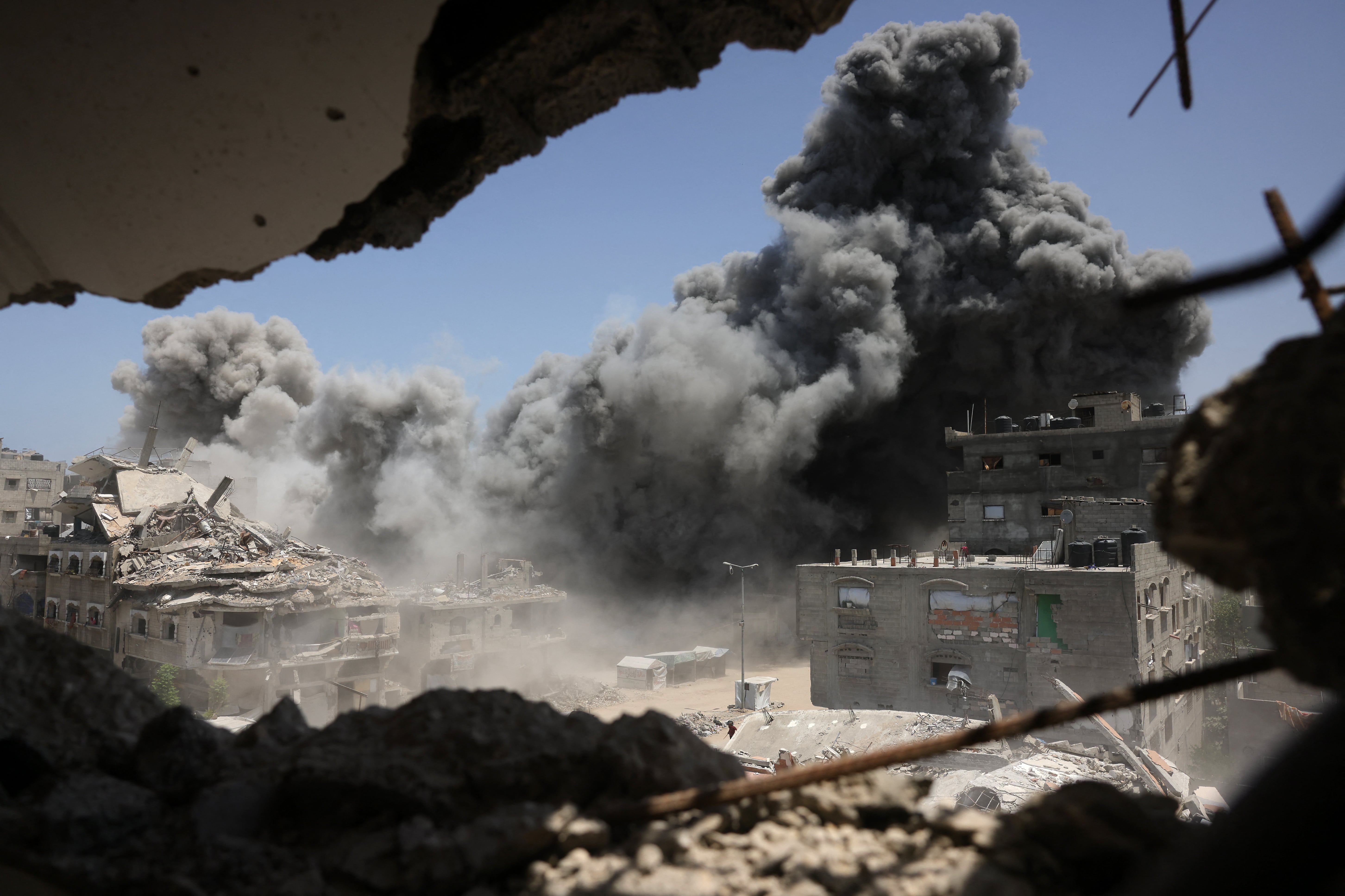 Israel destroys north Gazas sole kidney dialysis facility020 Israel destroys north Gazas sole kidney dialysis facility