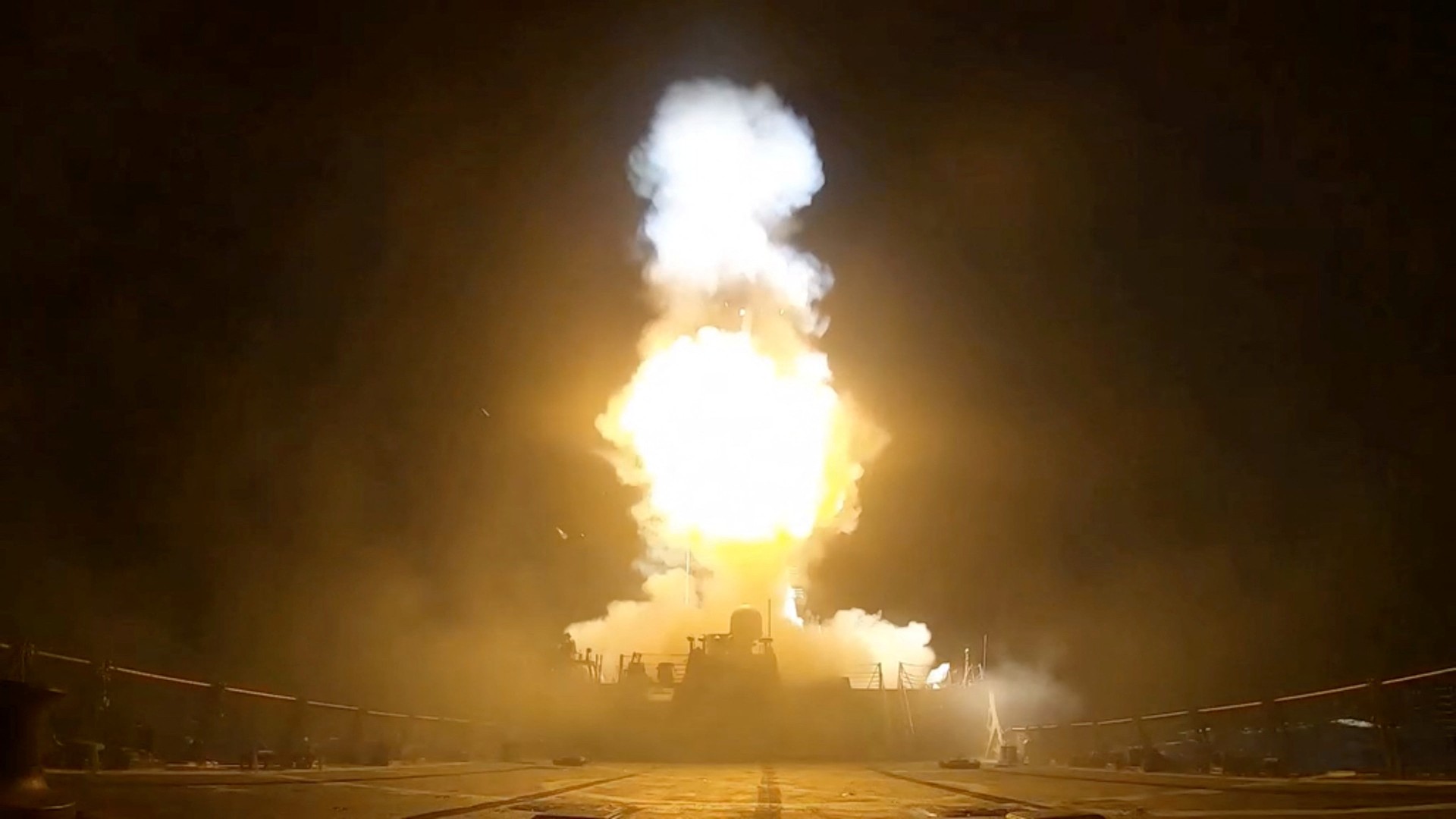 Iran strikes American military assets in Gulf and Jordan after US hits Iranian cities020 Iran strikes American military assets in Gulf and Jordan after US hits Iranian cities