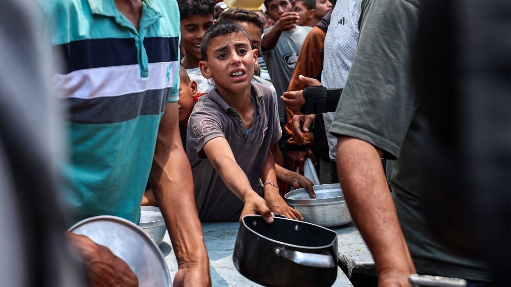 Israel denies doctors entry into Gaza as Palestinians starve to death020 Israel denies doctors entry into Gaza as Palestinians starve to death