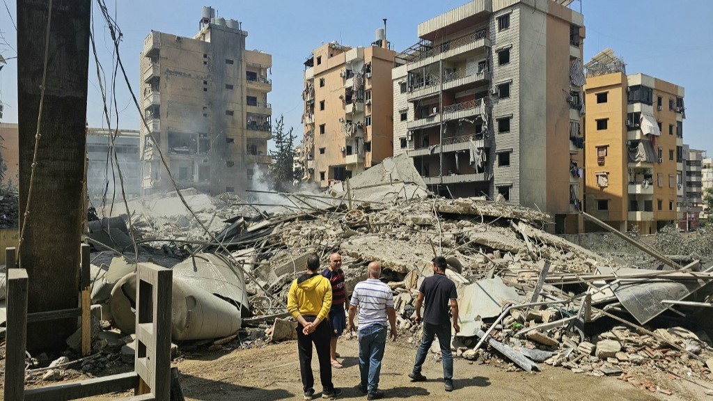 Lebanon: Israeli jets bombard Beirut suburb on eve of Eid alAdha020 Lebanon: Israeli jets bombard Beirut suburb on eve of Eid alAdha