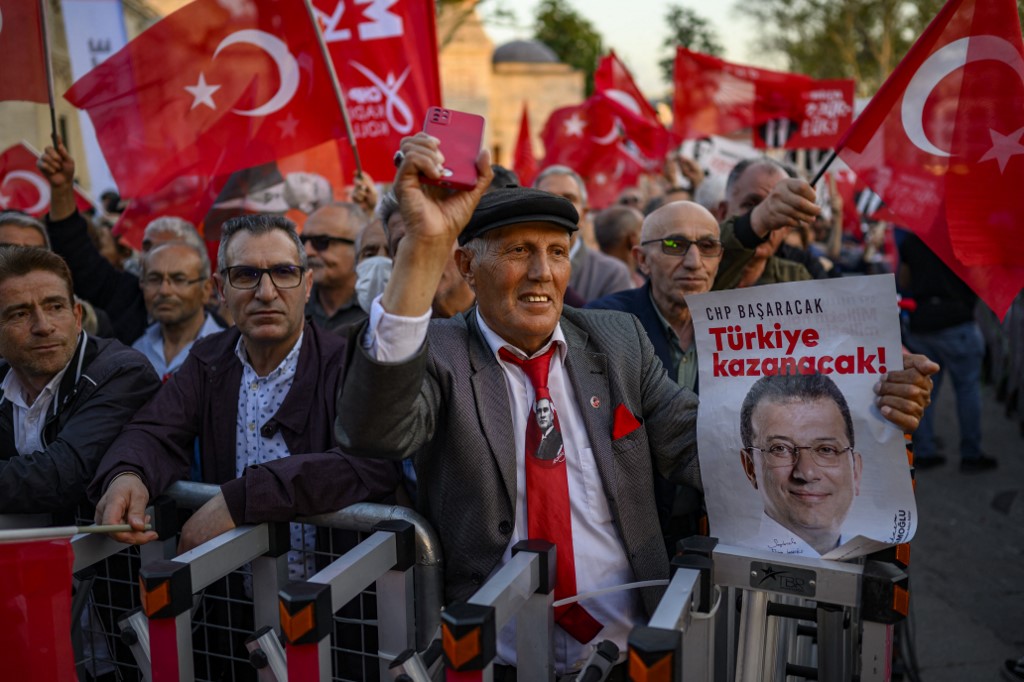 Turkey ousts five opposition mayors probes CHP leader020 Turkey ousts five opposition mayors probes CHP leader