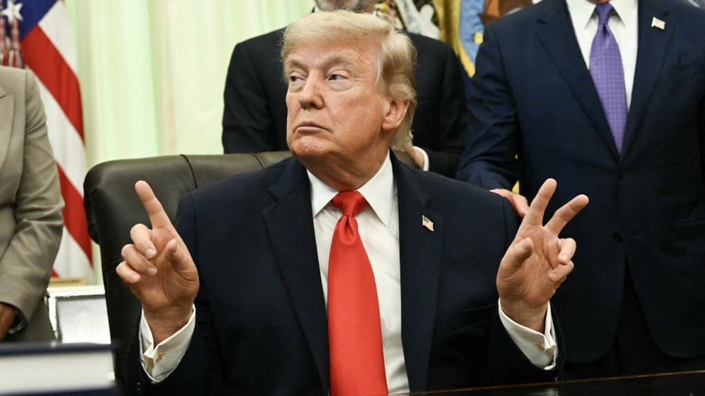 Trump says Iran deal set for Sunday but Tehran has yet to confirm020 Trump says Iran deal set for Sunday but Tehran has yet to confirm