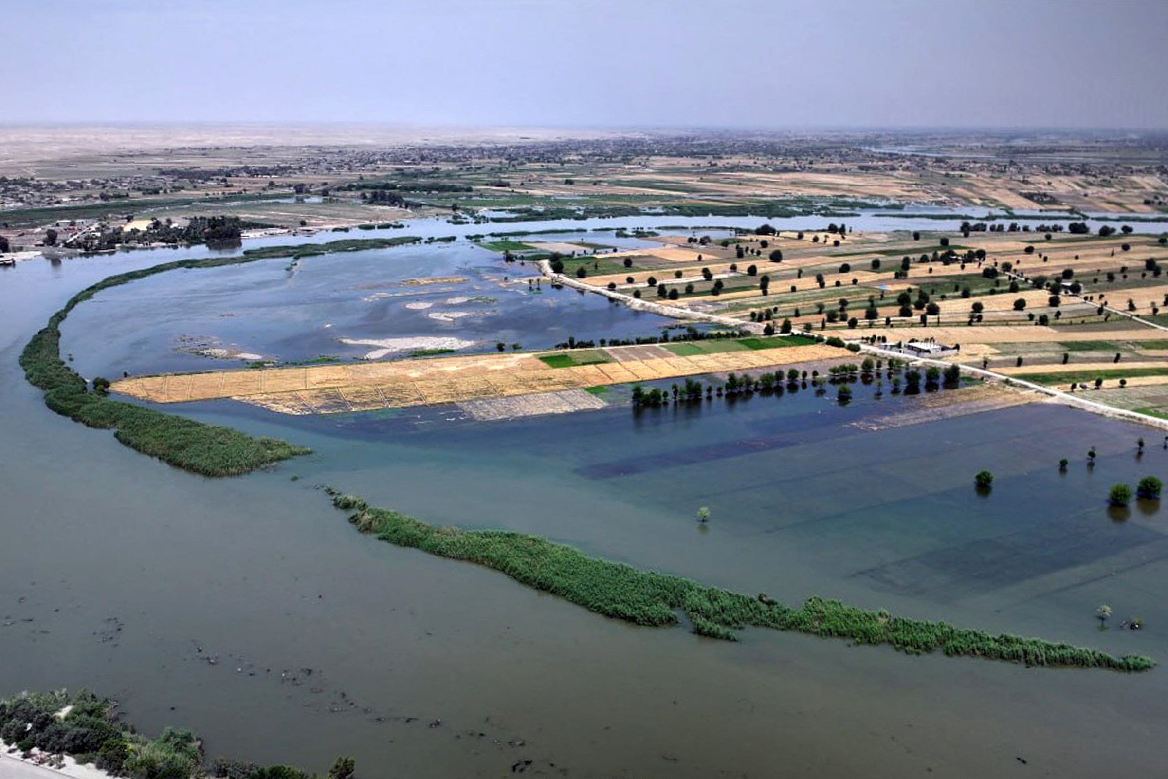 Euphrates flooding displaces thousands in Syrias Deir Ezzor020 Euphrates flooding displaces thousands in Syrias Deir Ezzor