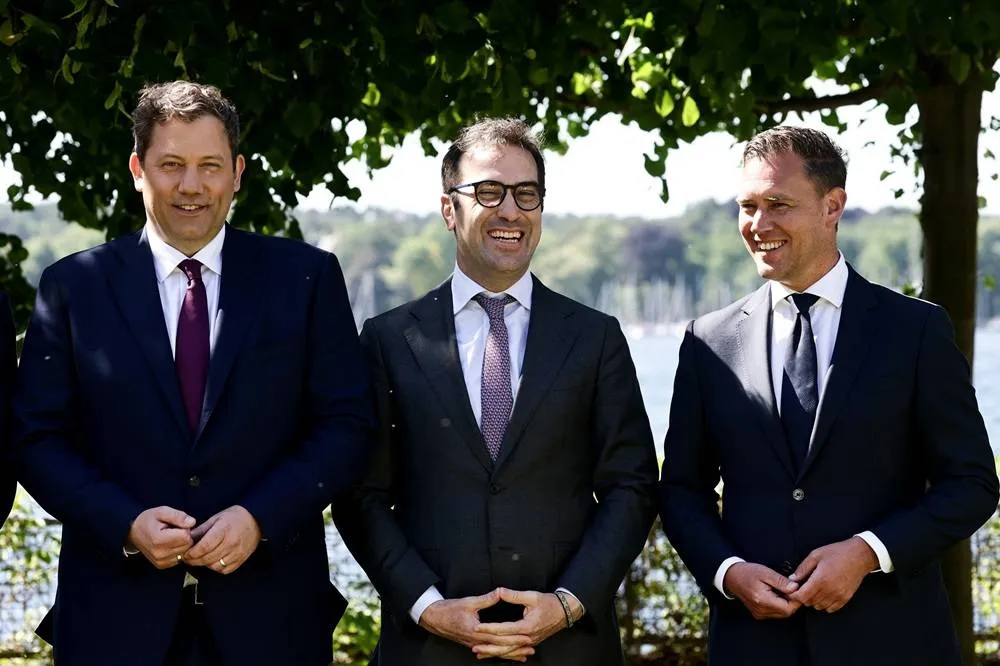 EUs Six Biggest Economies Agree on Capital Markets Supervision020 EUs Six Biggest Economies Agree on Capital Markets Supervision