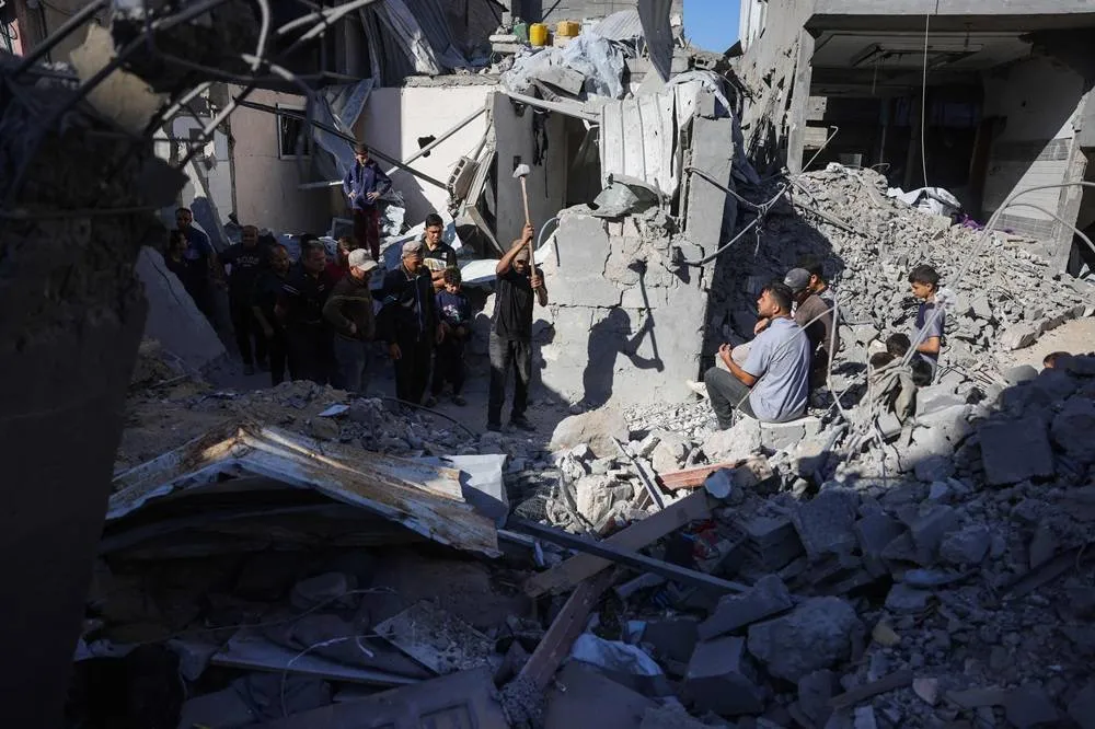 Israel Strike on a Home in Gaza Kills 22 as it Orders Hospital Evacuation020 Israel Strike on a Home in Gaza Kills 22 as it Orders Hospital Evacuation
