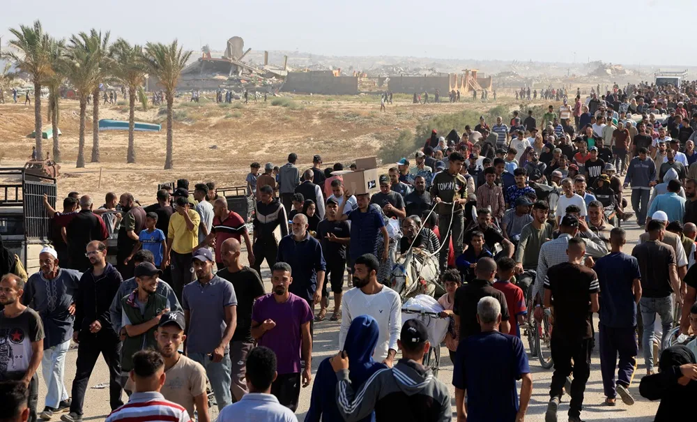 Palestinians Storm USBacked Aid Centers Despite Concerns over Checks020 Palestinians Storm USBacked Aid Centers Despite Concerns over Checks