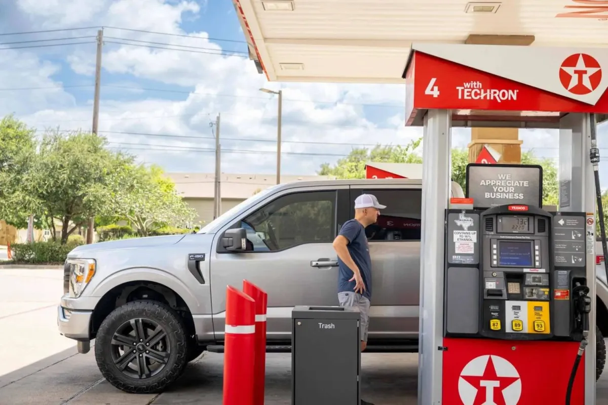 While Global Oil Demand Drops US Drivers Keep Buying More Gas020 While Global Oil Demand Drops US Drivers Keep Buying More Gas