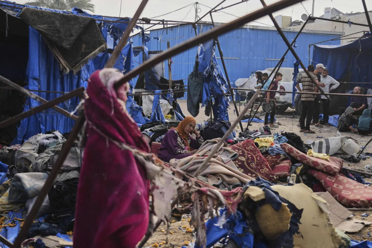 Rescuers Say 100 Dead as Israel Launches Fresh Gaza Offensive020 Rescuers Say 100 Dead as Israel Launches Fresh Gaza Offensive