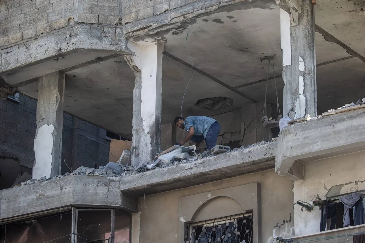 Israeli Strikes in Gaza Kill 3 Children and 6 Adults020 Israeli Strikes in Gaza Kill 3 Children and 6 Adults