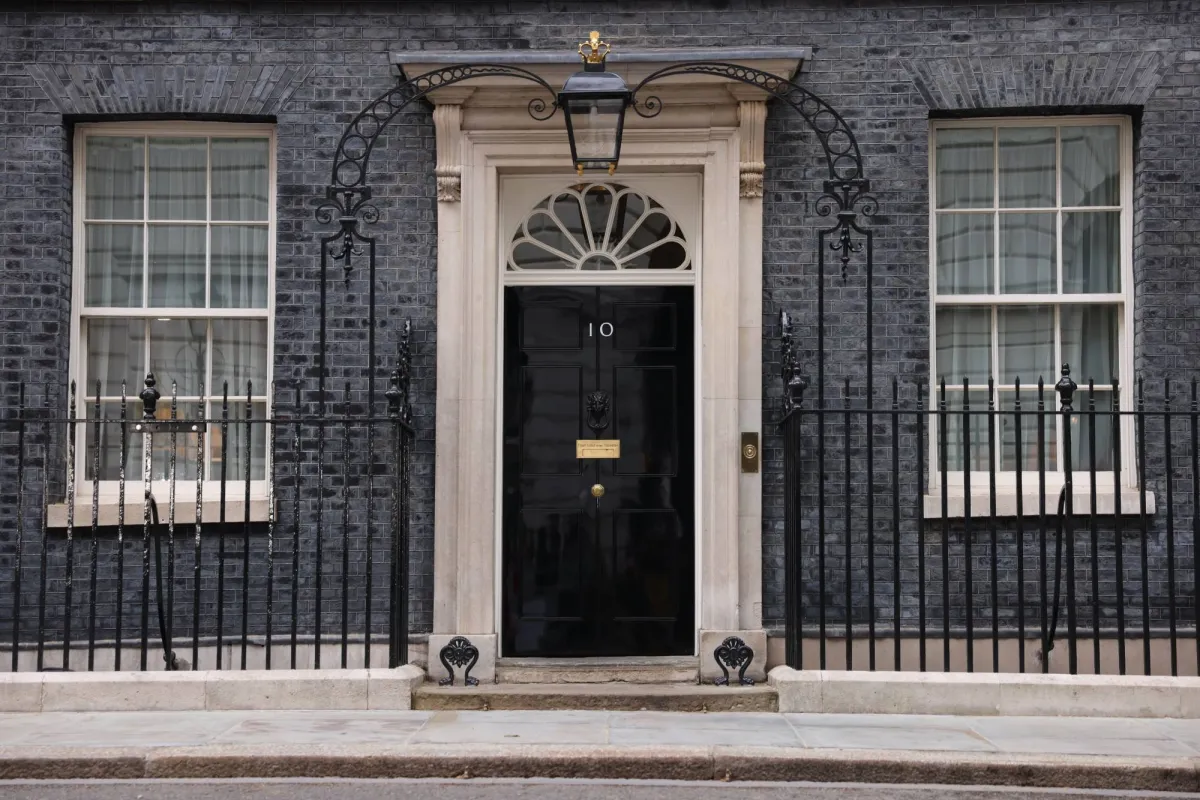 Britains Pound Stocks and Bonds Fall on Political Uncertainty Global Inflation Angst020 Britains Pound Stocks and Bonds Fall on Political Uncertainty Global Inflation Angst