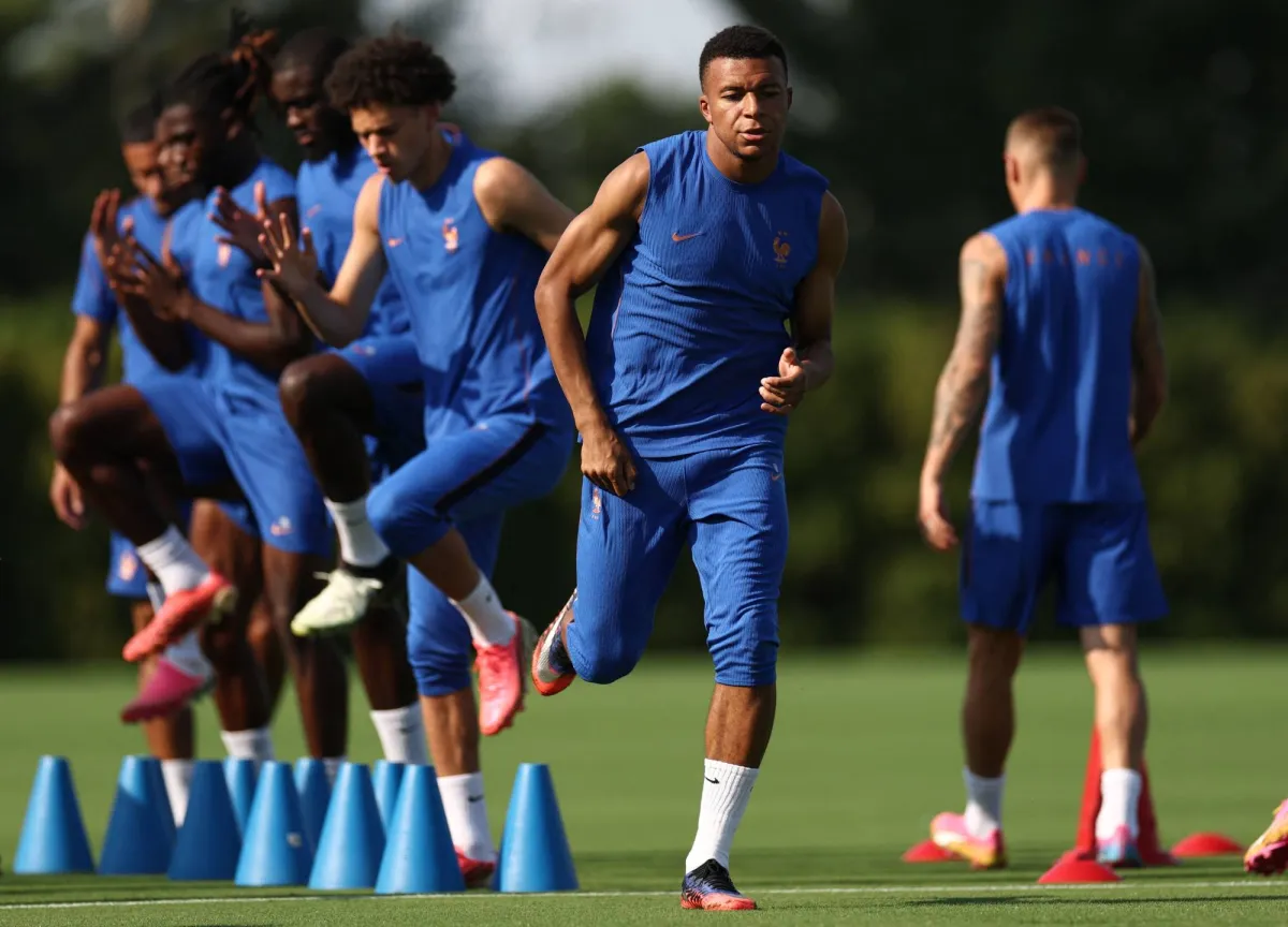 France Star Kylian Mbappe 100 Entering Spain Match