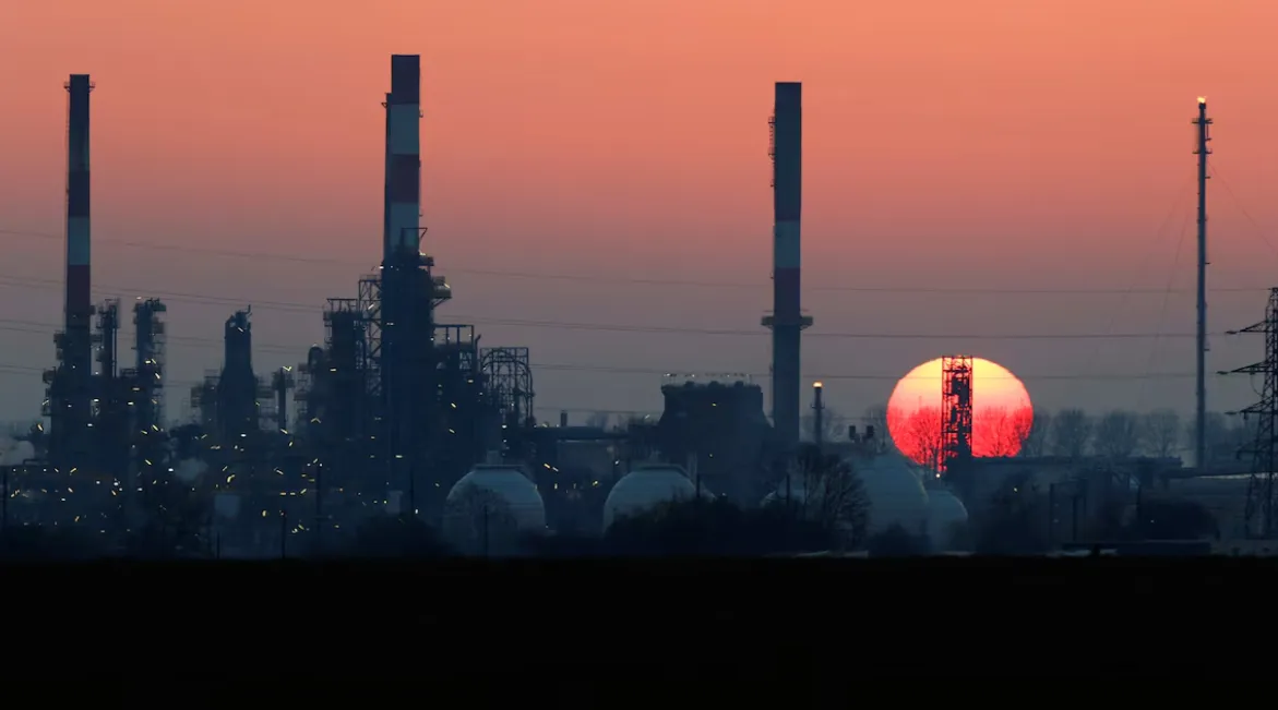Oil Set for Second Weekly Decline as Market Eyes another OPEC Output Hike