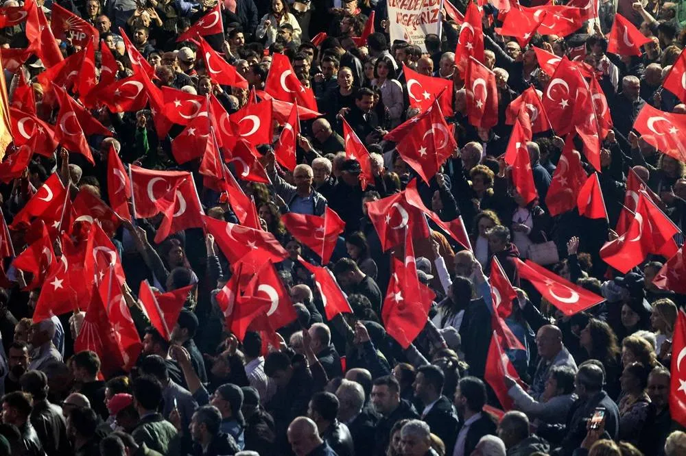 Turkish Economy Expands 2.5 in Q1 Pace of Growth Slows Further020 Turkish Economy Expands 2.5 in Q1 Pace of Growth Slows Further