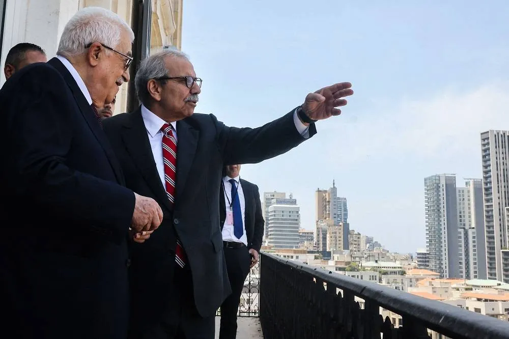 Lebanese Officials Palestinian President Agree on State Monopoly over Arms020 Lebanese Officials Palestinian President Agree on State Monopoly over Arms