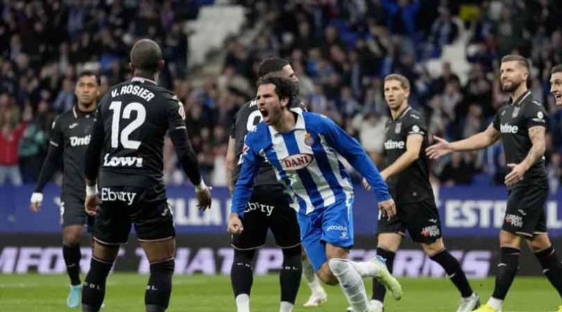García Shines in Espanyol Goal and Valencia Hits Bottom of La Liga020 García Shines in Espanyol Goal and Valencia Hits Bottom of La Liga